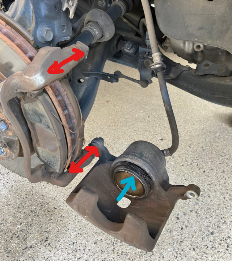 RK1ステップワゴン フロントブレーキパット交換 スライドピンの動きを確認